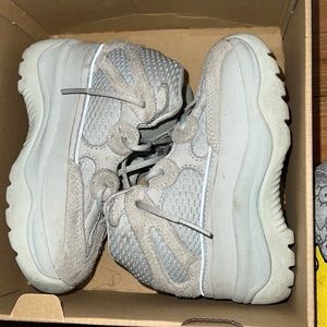 WORN ‼️ NEEDS CLEANING ‼️ YEEZY BOOTS ‼️ TODDLER SIZE 9C ‼️